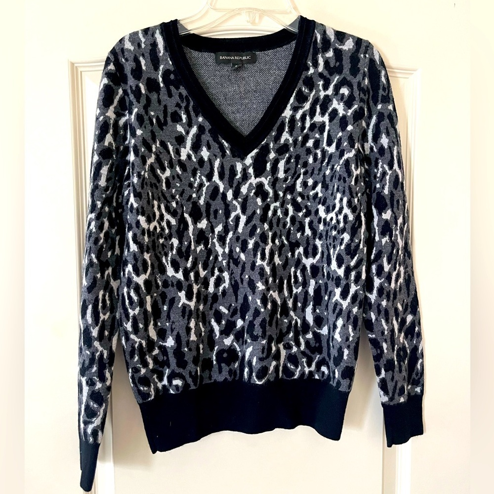 Banana Republic Black and Gray Leopard V-Neck Sweater